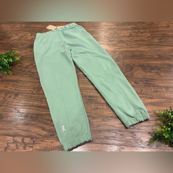 On Running Green Track Pants - Picture 4 of 6